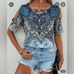 PRETTY COLD SHOULDER TOP 
SIZE LARGE 
NWOT